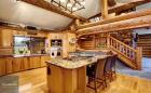 Cận cảnh 15 mẫu nội thất nhà bếp bằng gỗ khiến ai cũng phải ao ước