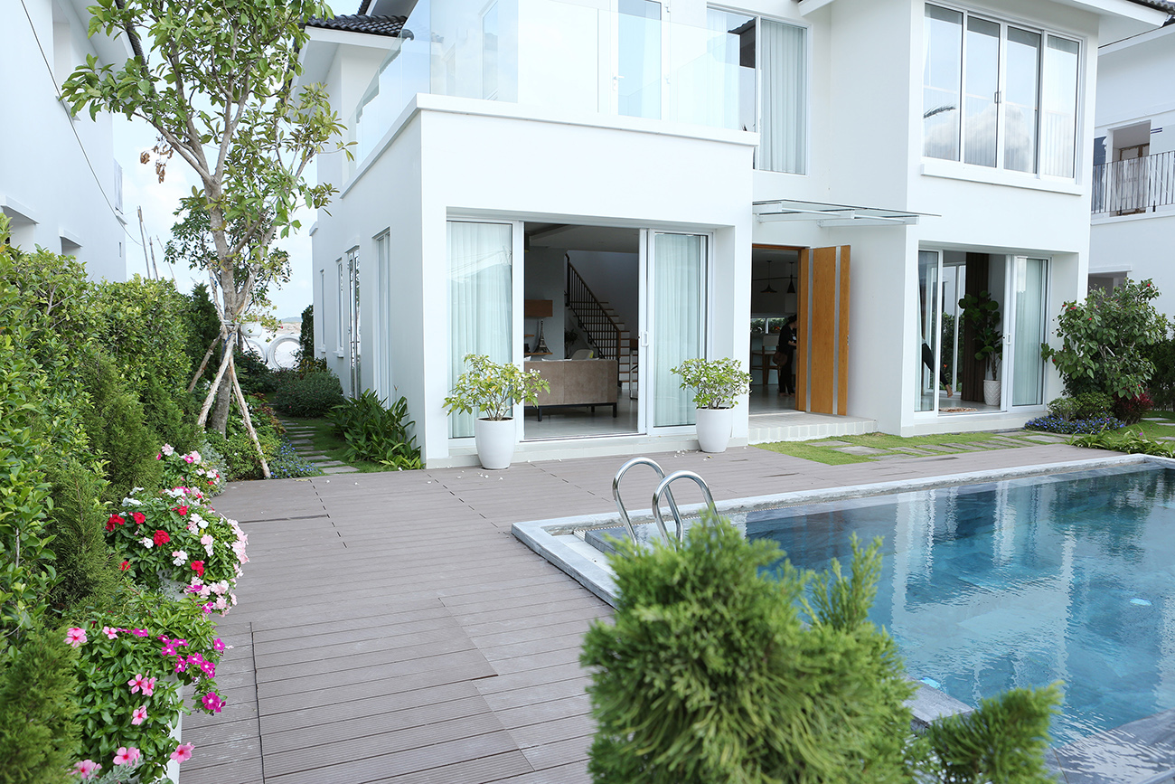 Bể bơi tại biệt thự Sonasea Villas & Resort