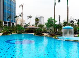 Bể bơi ngoài trời tại dự án The Golden Palm Lê Văn